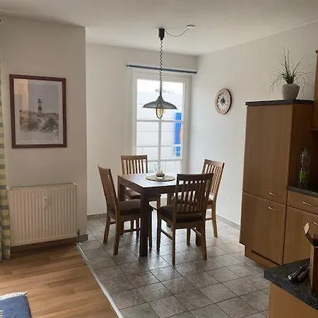 Haus-olymp-apartement-01-kuehlungsborn-nur-50-m-bis-zum-strand-ca-50-m2-2-raeume-sehr-gepflegt