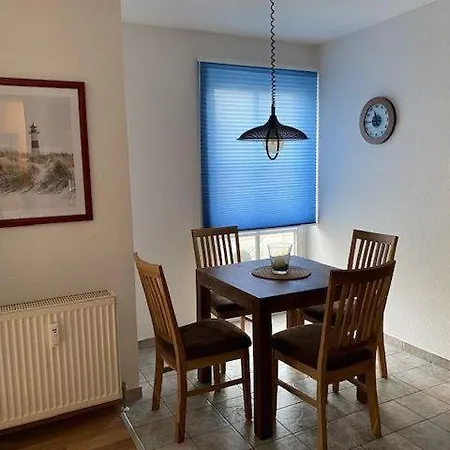 Haus-olymp-apartement-01-kuehlungsborn-nur-50-m-bis-zum-strand-ca-50-m2-2-raeume-sehr-gepflegt * Ostseebad Kühlungsborn