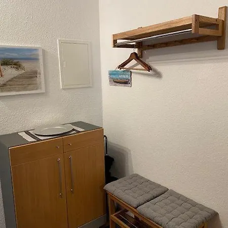 Haus-olymp-apartement-01-kuehlungsborn-nur-50-m-bis-zum-strand-ca-50-m2-2-raeume-sehr-gepflegt דירה *