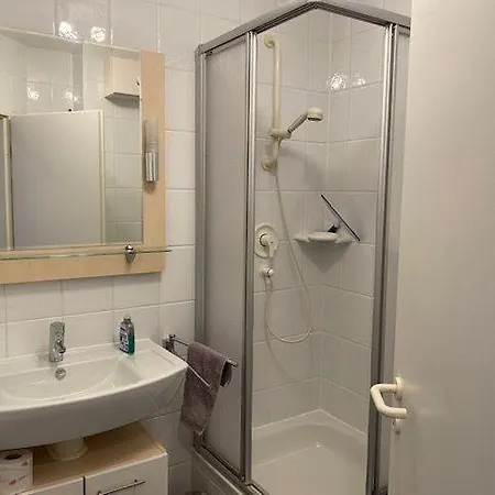 Haus-olymp-apartement-01-kuehlungsborn-nur-50-m-bis-zum-strand-ca-50-m2-2-raeume-sehr-gepflegt Ostseebad Kühlungsborn